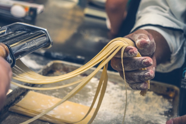 Séisme en Italie : Des restaurateurs cuisinent des pâtes au profit des victimes
