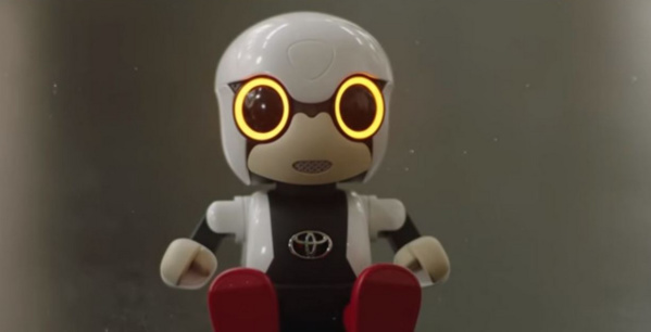 Au Japon, Toyota crée un mini robot qui développe l'instinct maternel