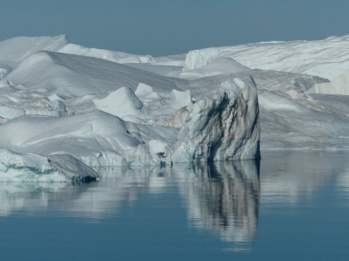 Au Groenland, la grandiose et éphémère ronde des icebergs