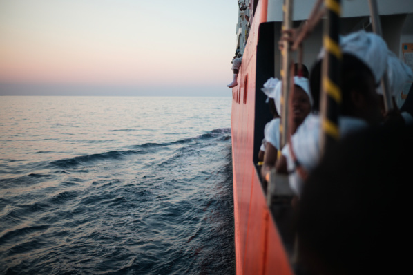 À bord de l'Aquarius, ces photos documentent le secours de migrants en détresse