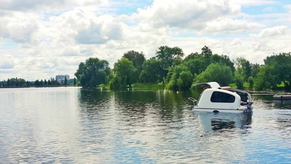 Cette maisonnette de vacances est à la fois une caravane et un bateau