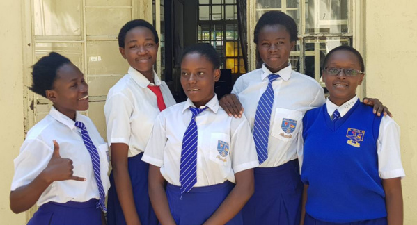 Au Kenya, cinq adolescentes ont créé une application pour aider les victimes d'excision