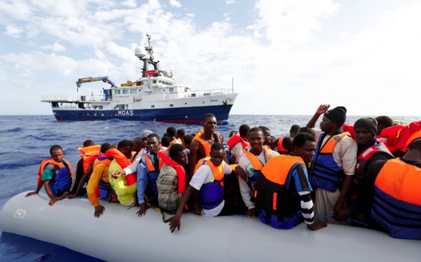 En Méditerranée, un couple de millionnaires au secours des migrants