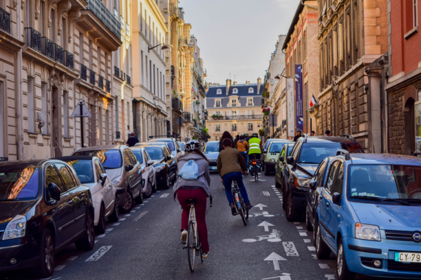 Pour des villes 100 % cyclables, la Vélorution grille la priorité aux voitures