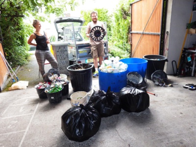 Il marche 1 000 km à travers la France et ramasse plus de 800 kilos de déchets