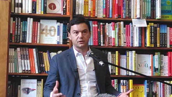 2017 : une pétition sur Change.org appelle Thomas Piketty en sauveur