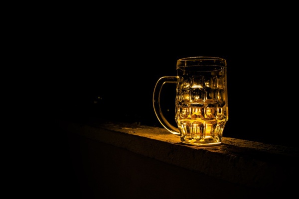 Belgique : des scientifiques transforment 1 000 litres d'urine en bière et en engrais